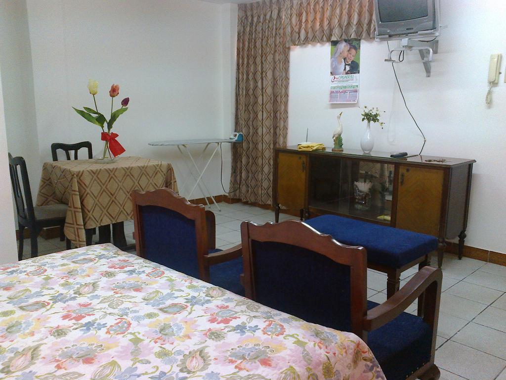 Strenua Santa Maria Suites Trujillo Room photo