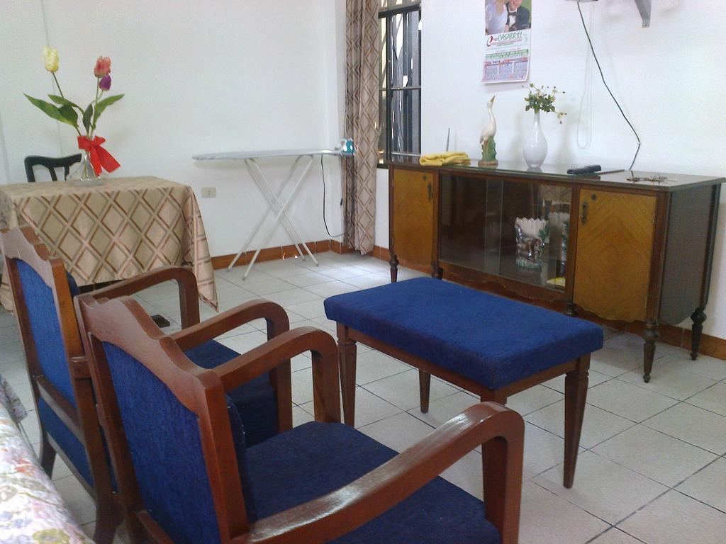 Strenua Santa Maria Suites Trujillo Room photo