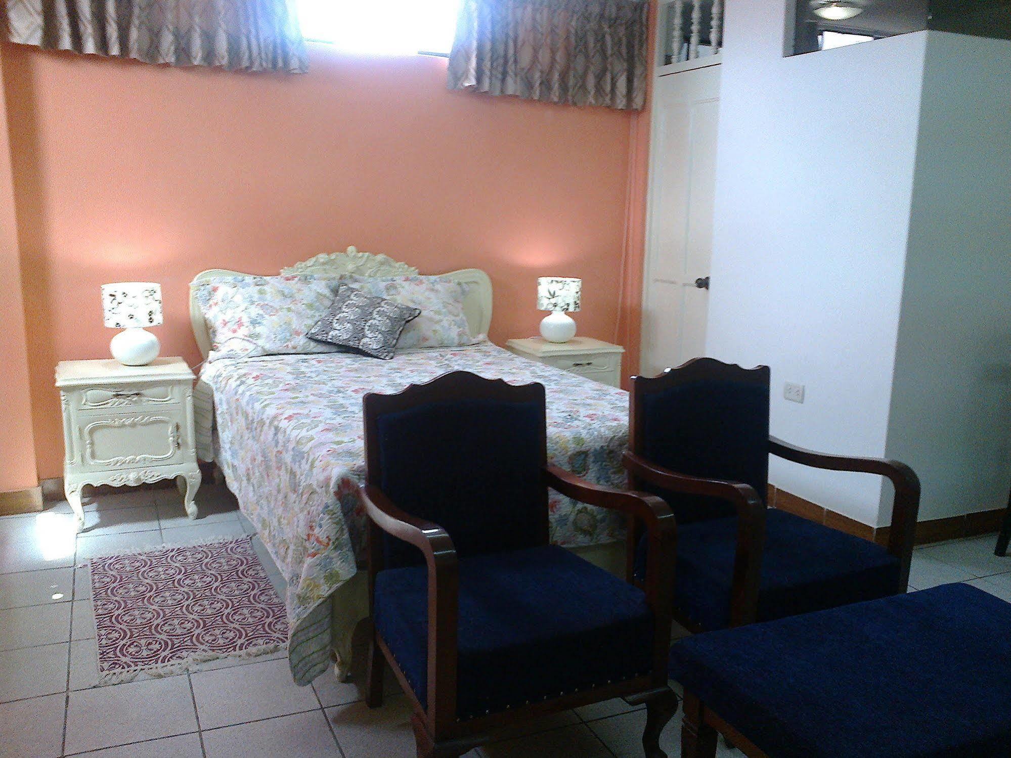Strenua Santa Maria Suites Trujillo Exterior photo