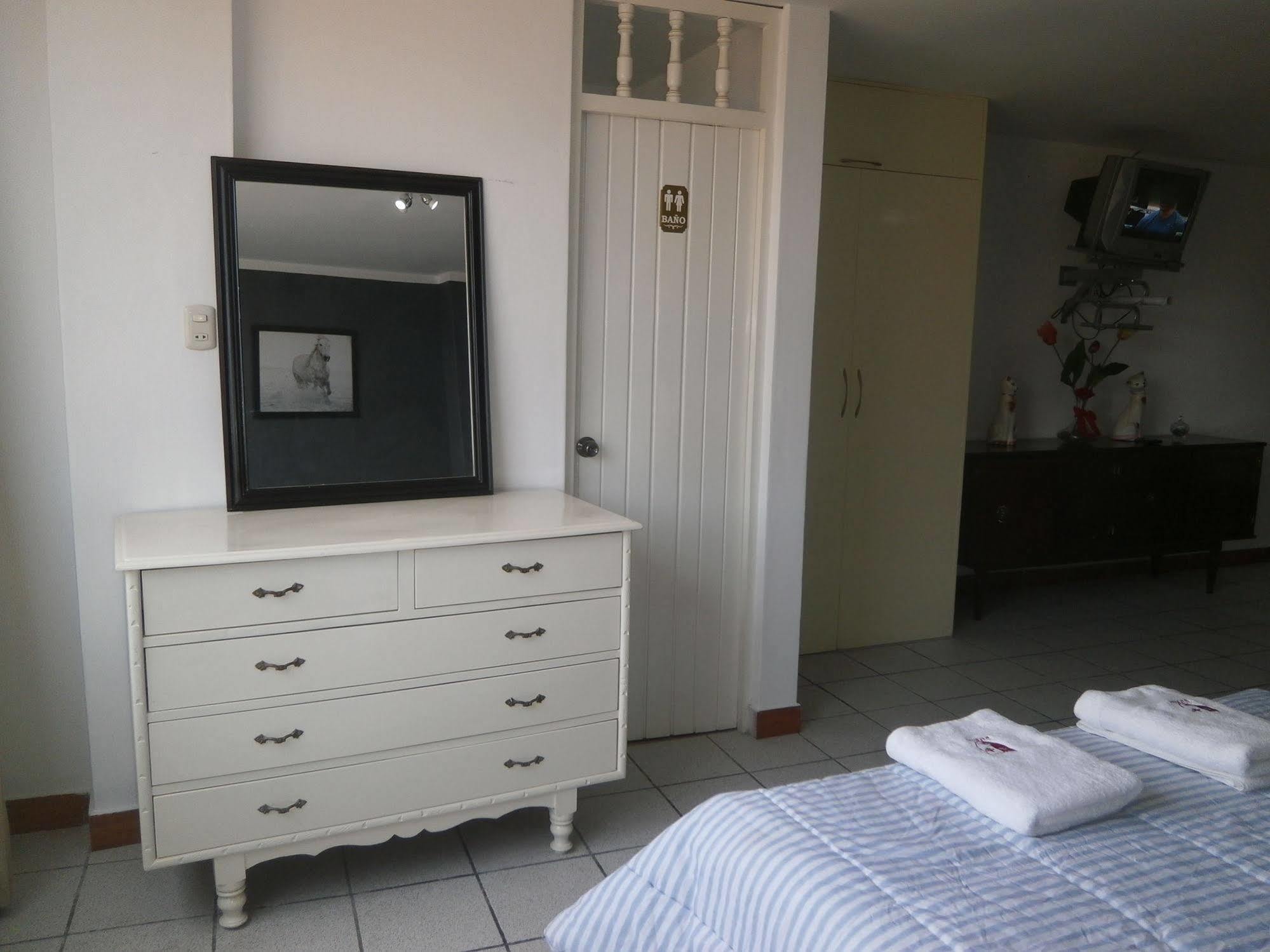 Strenua Santa Maria Suites Trujillo Exterior photo
